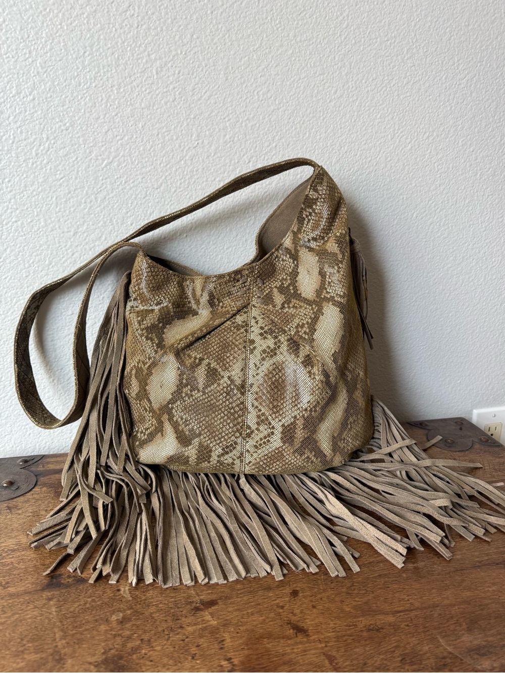 Muxo by Camila Alves Fringed Snake Print Crossbody Bag - Picture 6 of 7